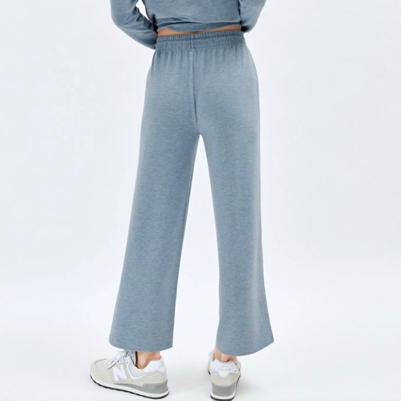 Aritzia- Wilfred Free - Free Lounge Cropped Sweatpant - Picture 3 of 4